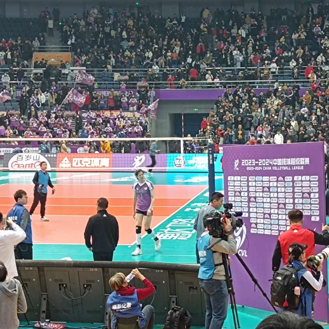 爱游戏-关于蒂姆回归赛场，赛事规则更新首场状态亮眼，加拿大队观众沸腾！的信息